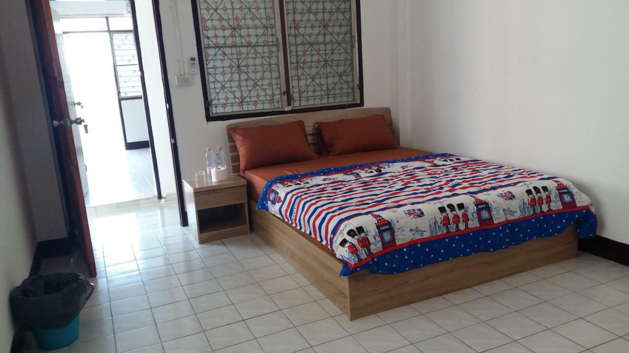 Natcha Place Thammasat Rangsit Banguecoque Exterior foto